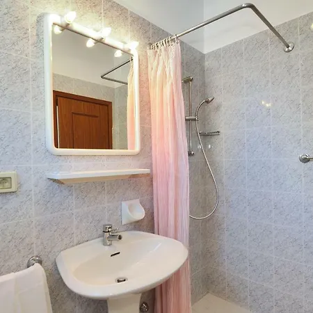 Venus Price Hotel *