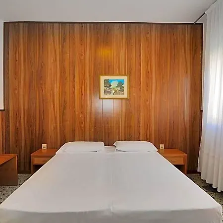 Venus Price Hotel *