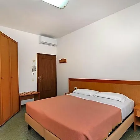 Venus Price Hotel *