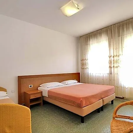 Venus Price Hotel *