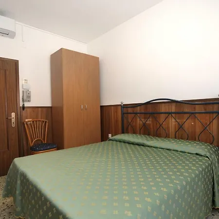Venus Price Hotel *