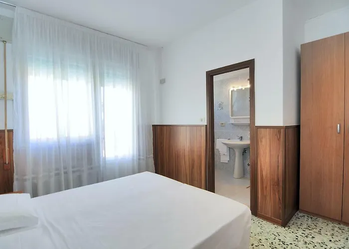 Venus Price Hotel *