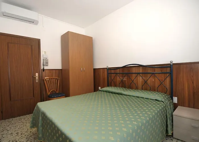 Venus Price Hotel *